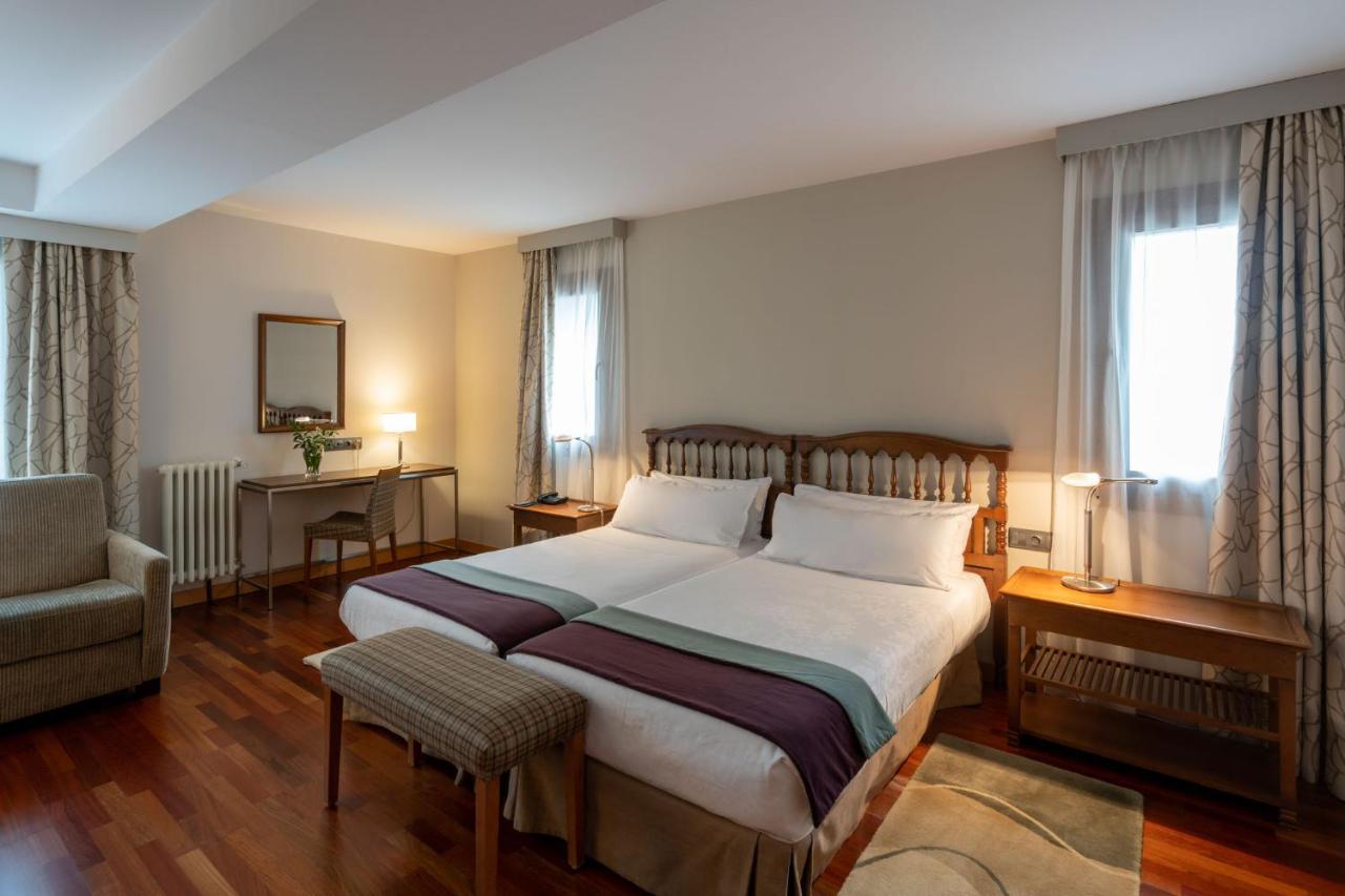 Parador De Villafranca Del Bierzo Buitenkant foto